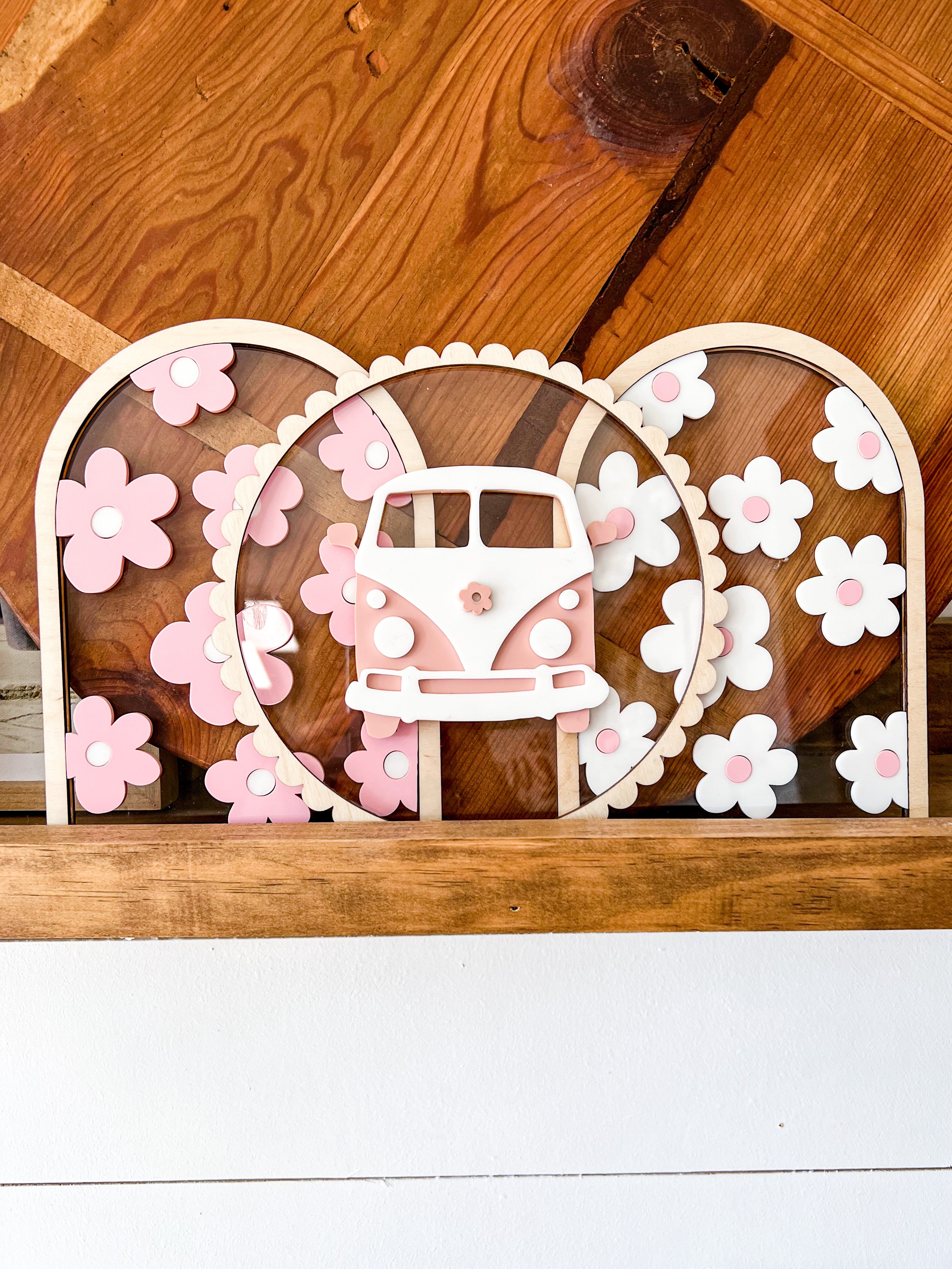 Daisy Arched Signs